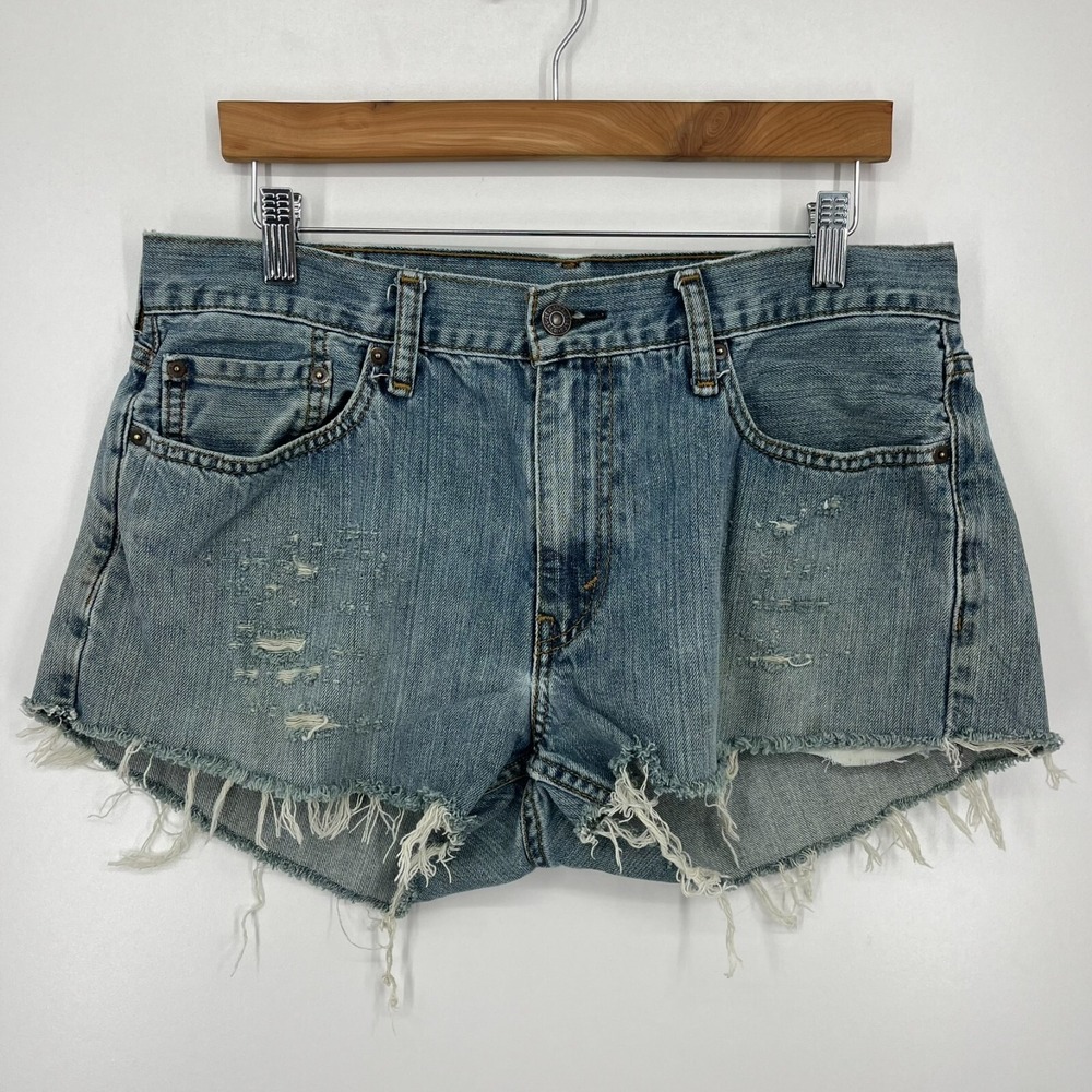 Levis 559 Relaxed Straight Distressed Denim Cut Off Shorts Light Wash Size 33